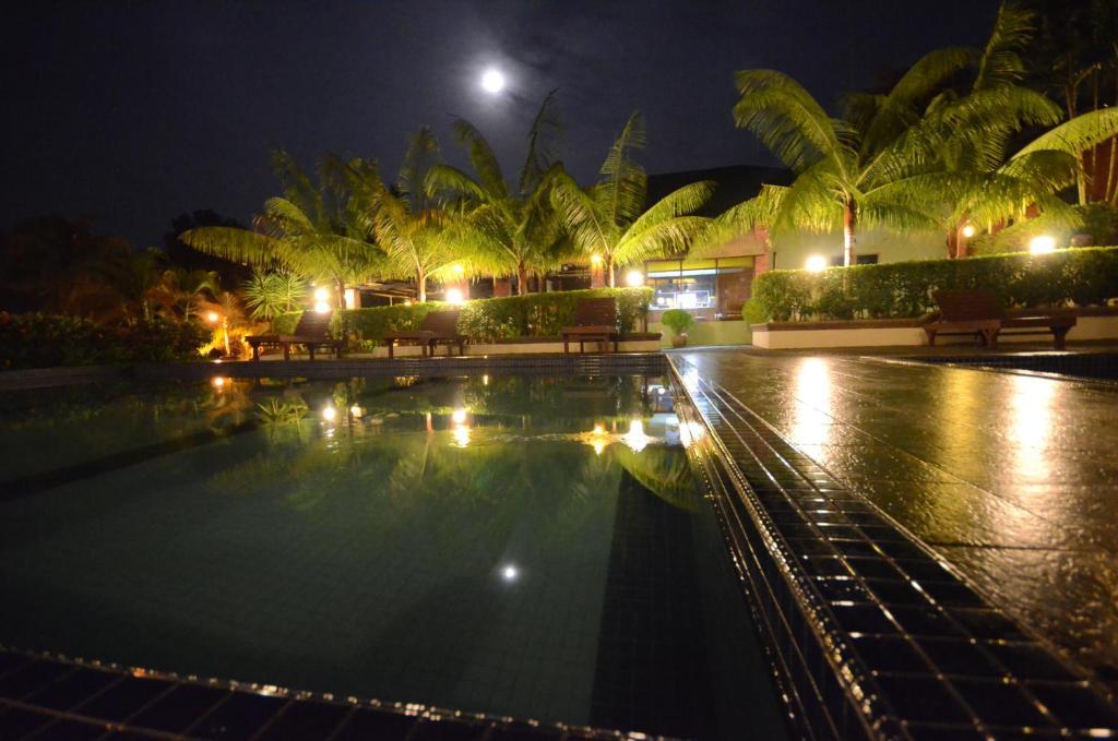Endau Beach Resort Kuala Rompin Exterior foto